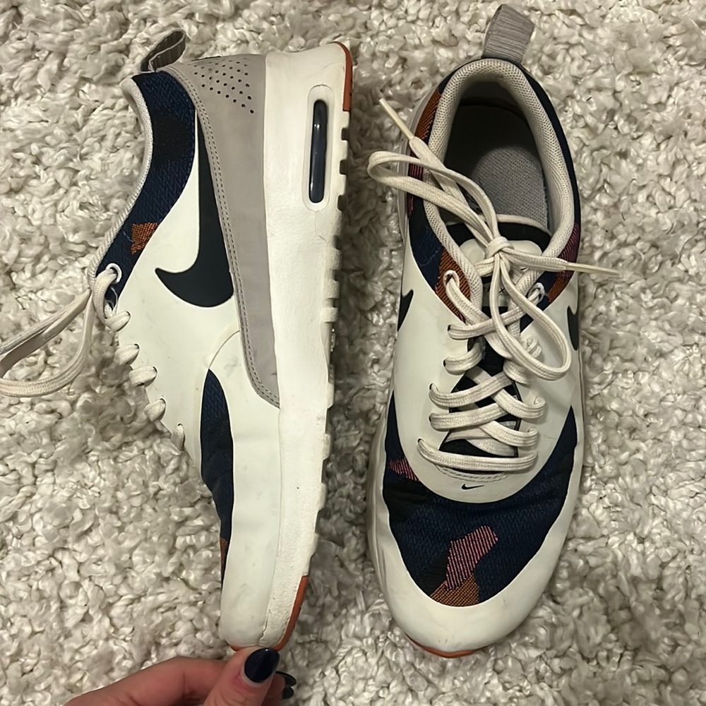 Nike air max theas great condition barely worn make an offer!!